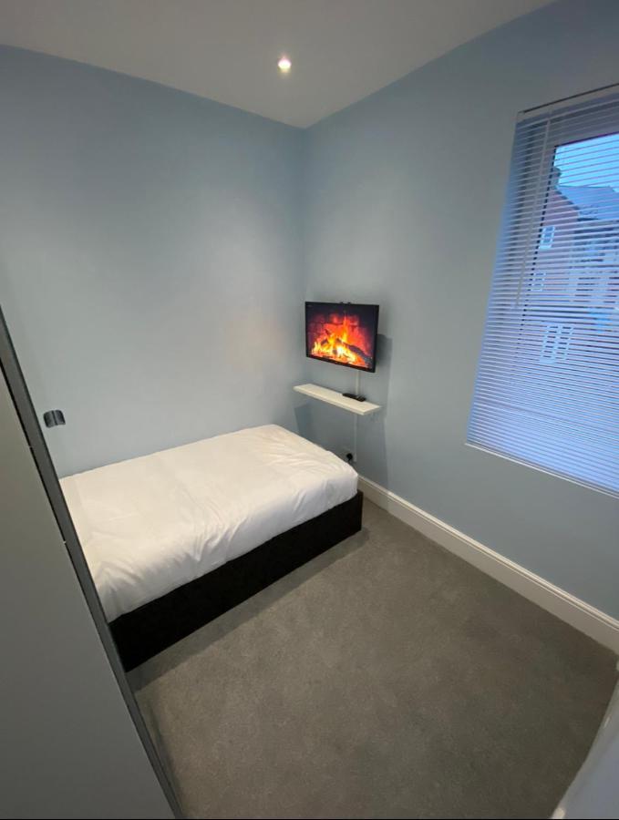 Private & Modern En-Suite Rooms Town Centre Self Check-In Barnsley Exterior photo