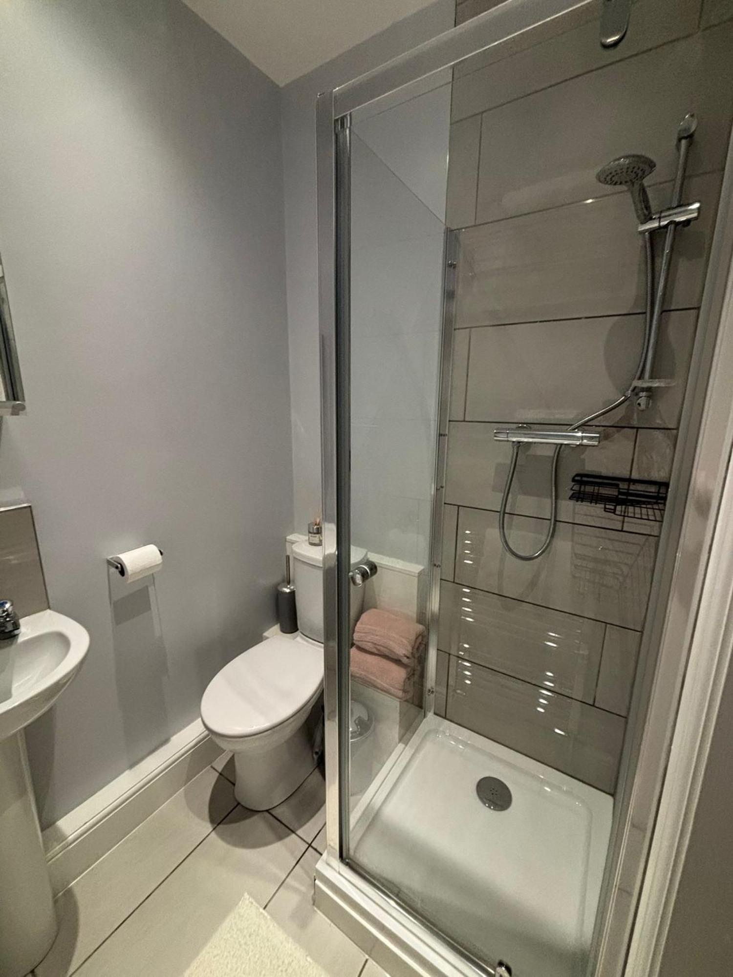 Private & Modern En-Suite Rooms Town Centre Self Check-In Barnsley Exterior photo